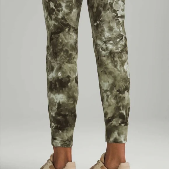 Lululemon High-Rise Jogger - Picture 4 of 8